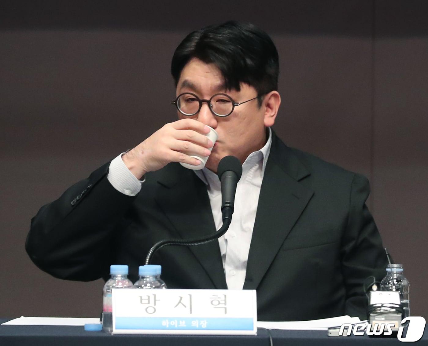 본문 이미지 - 방시혁 하이브 의장.2023.3.15 ⓒ 뉴스1 송원영 기자