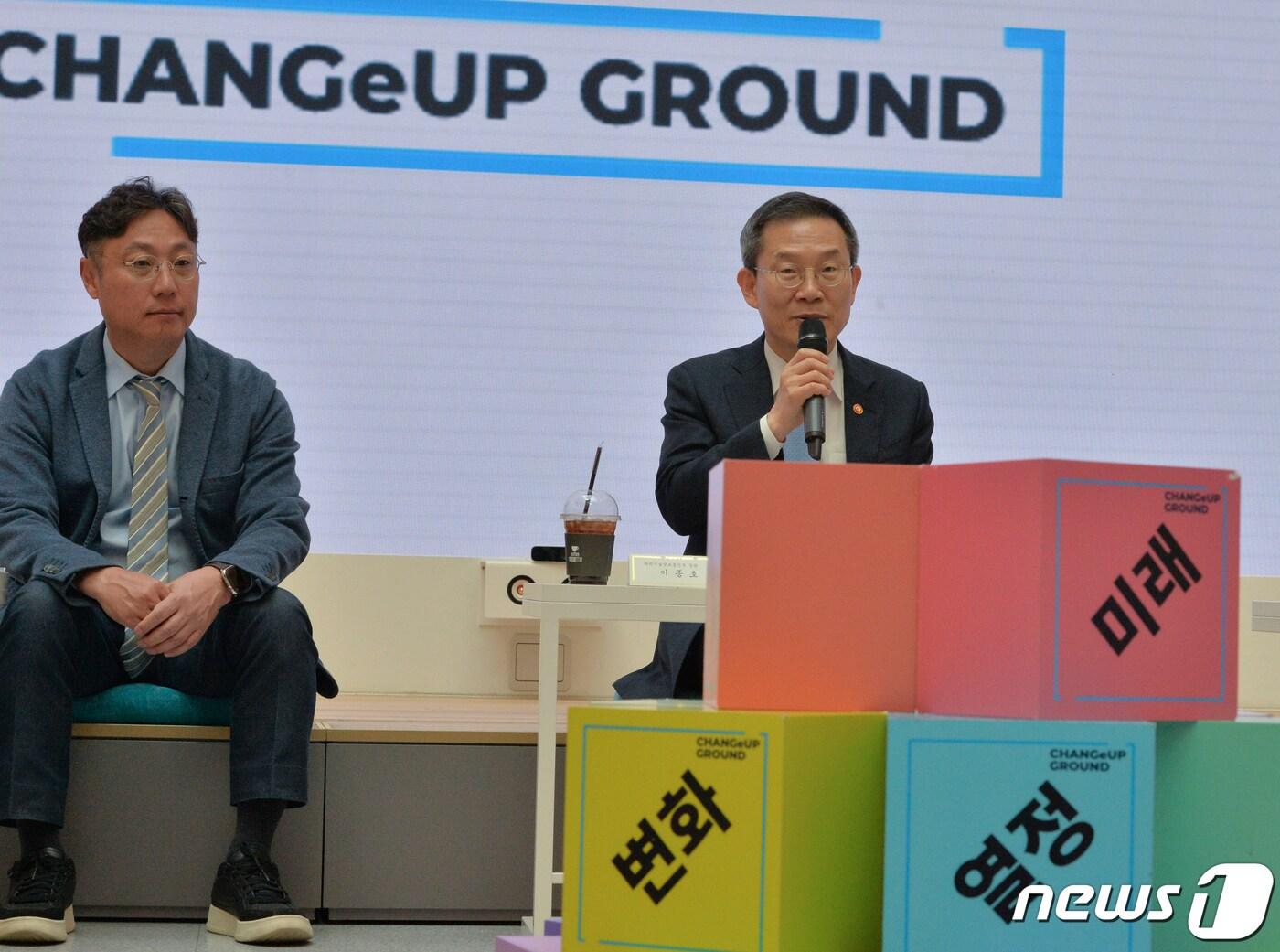 본문 이미지 - 이종호 과학기술정보통신부 장관이 16일 오후 포스코 체인지 업그라운드에서 열린 입주 기업 대표들과 간담회에서 모두 발언하고 있다.2023.3.16/뉴스1 ⓒ News1 최창호 기자