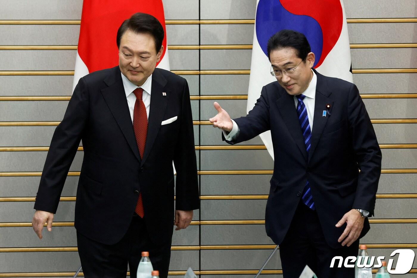 본문 이미지 - 윤석열 대통령(왼쪽)과 기시다 후미오 일본 총리. ⓒ 로이터=뉴스1
