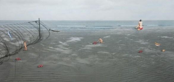 본문 이미지 -  모래의 기억, 캔버스에 디지털 프린트와 드로잉 꼴라주, 140 x 280cm, 2022 (사바나미술관 제공)