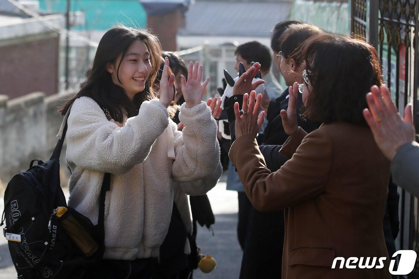 등교하는 학생들. /뉴스1 ⓒ News1 김민지 기자