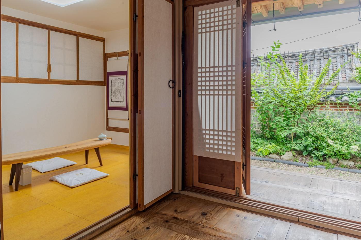 본문 이미지 - 공공한옥 놀이터 내부 전경. (서울시 제공)