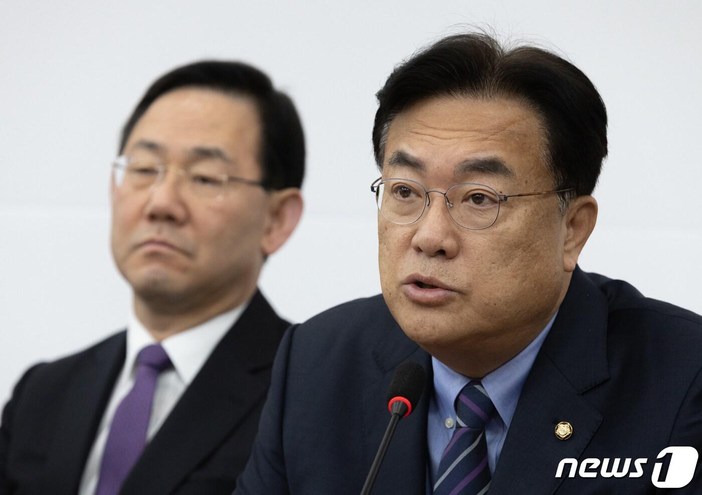 본문 이미지 - 정진석 국민의힘 비상대책위원장이 2일 오후 서울 여의도 국회에서 열린 비상대책위원회의에서 발언을 하고 있다. 2023.3.2/뉴스1 ⓒ News1 이재명 기자