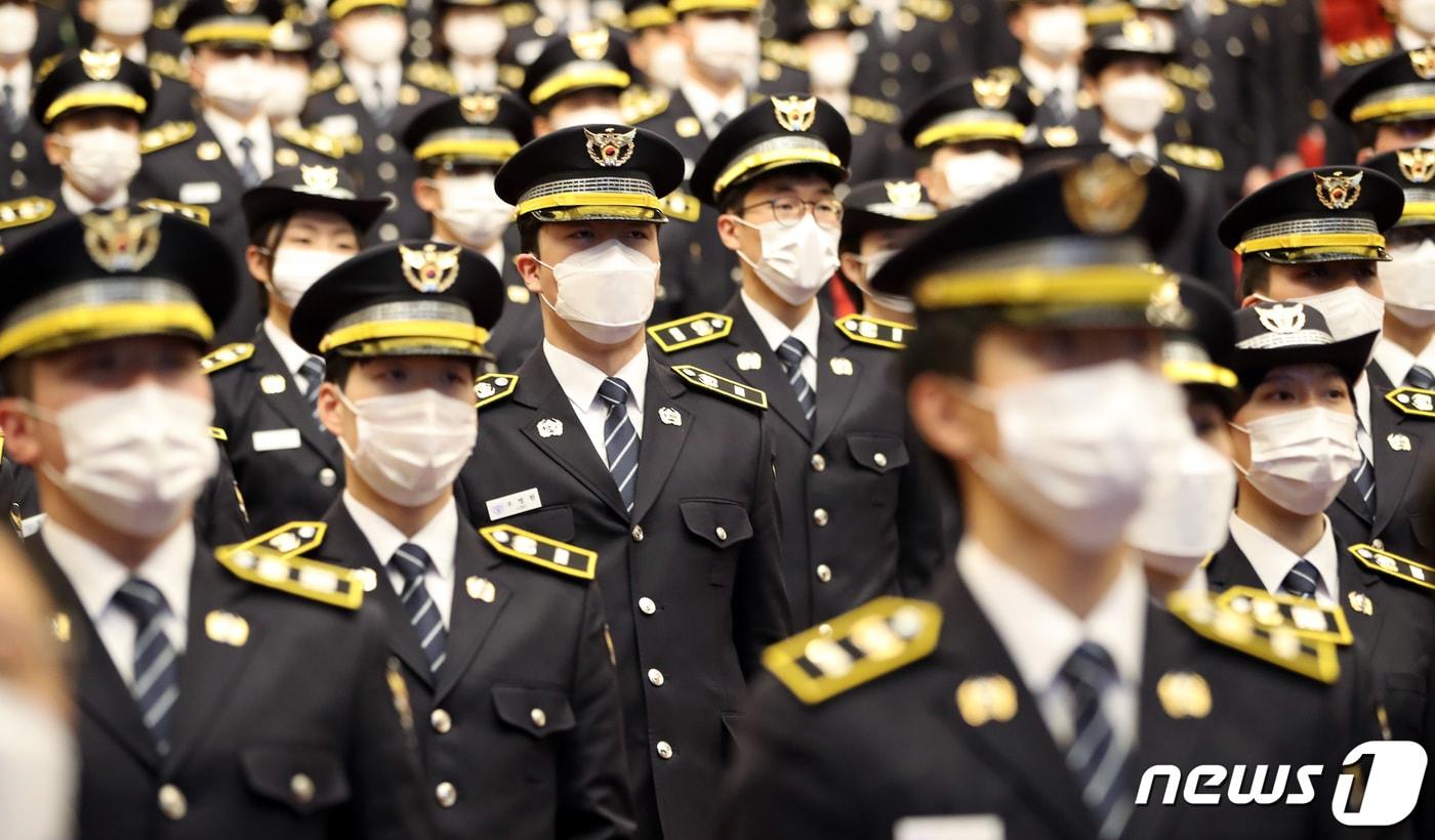 3월2일 오후 충남 아산시 경찰대학에서 열린 2023년도 경찰대학 제43기 신입생과 제1회 편입생, 제72기 경위공채 합동 입학식에서 신입생들이 교가를 제창하고 있다. 2023.3.2/뉴스1 ⓒ News1 김기남 기자