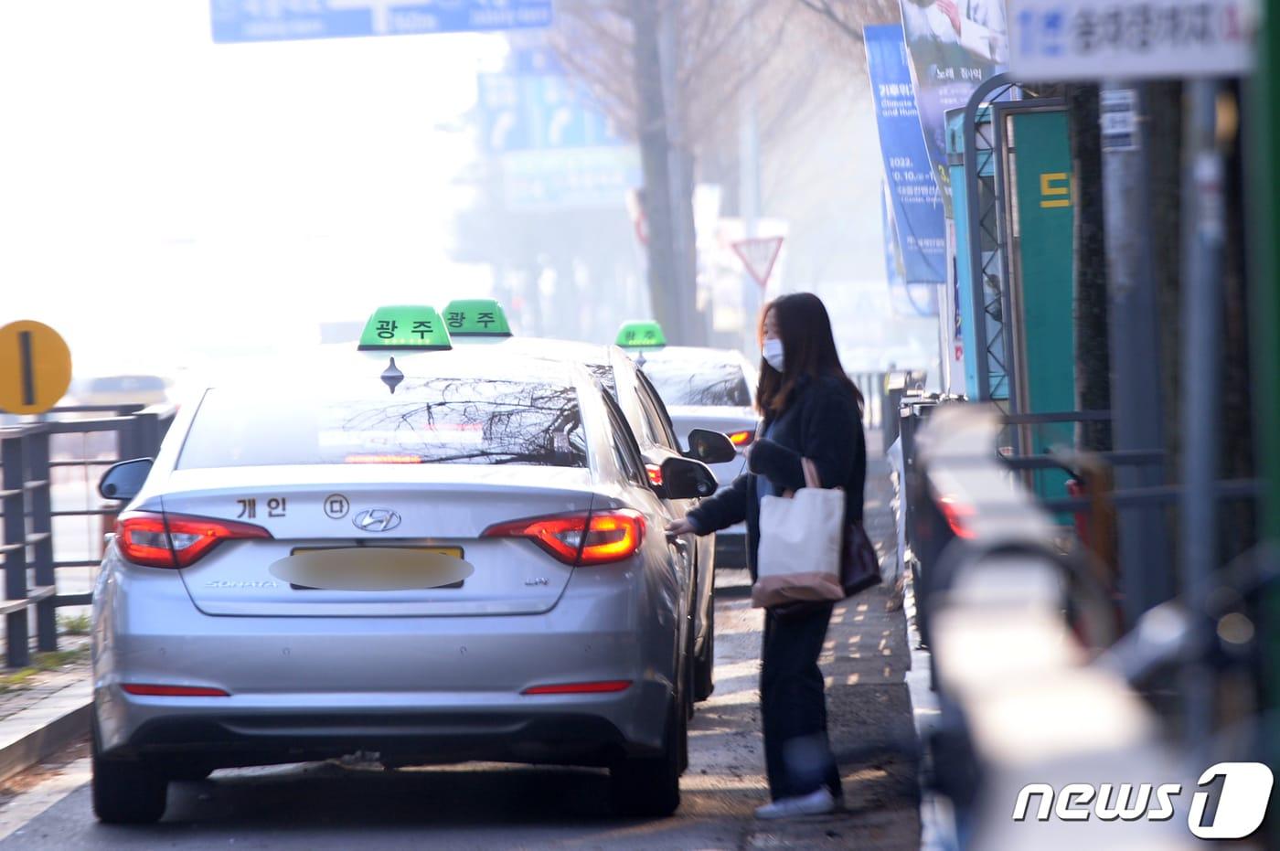 본문 이미지 - 택시 관련 사진. 2023.3.20/뉴스1 ⓒ News1 이승현 기자
