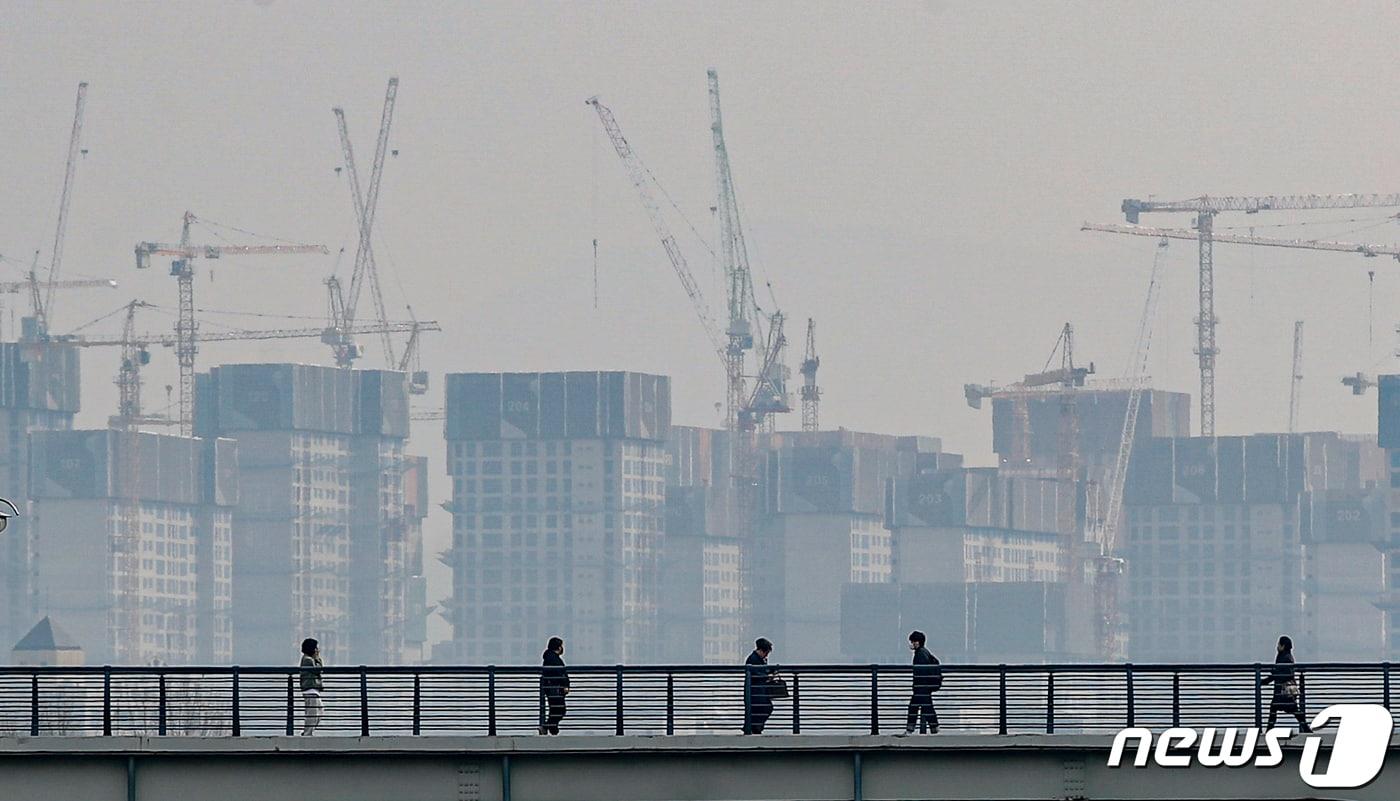 서울 강동구 올림픽파크 포레온(둔촌주공) 공사 현장. 2023.3.20/뉴스1 ⓒ News1 김도우 기자