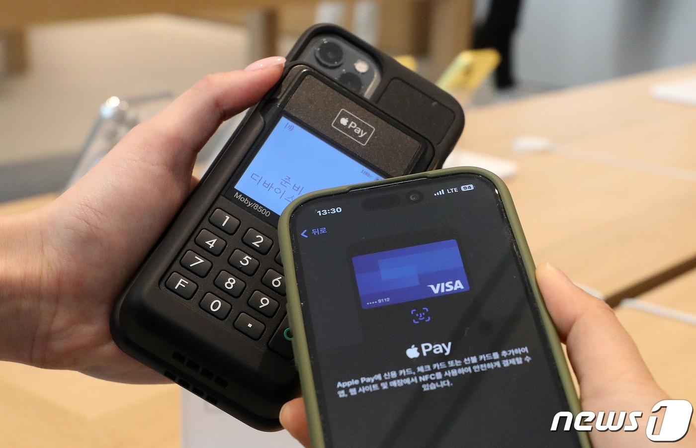 스마트폰을 이용한 간편결제 (자료사진) /뉴스1