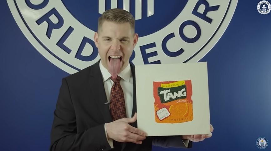 본문 이미지 - 세상에서 가장 긴 혀를 가진 남성 닉 스토벌(33). (기네스 세계기록 유튜브)