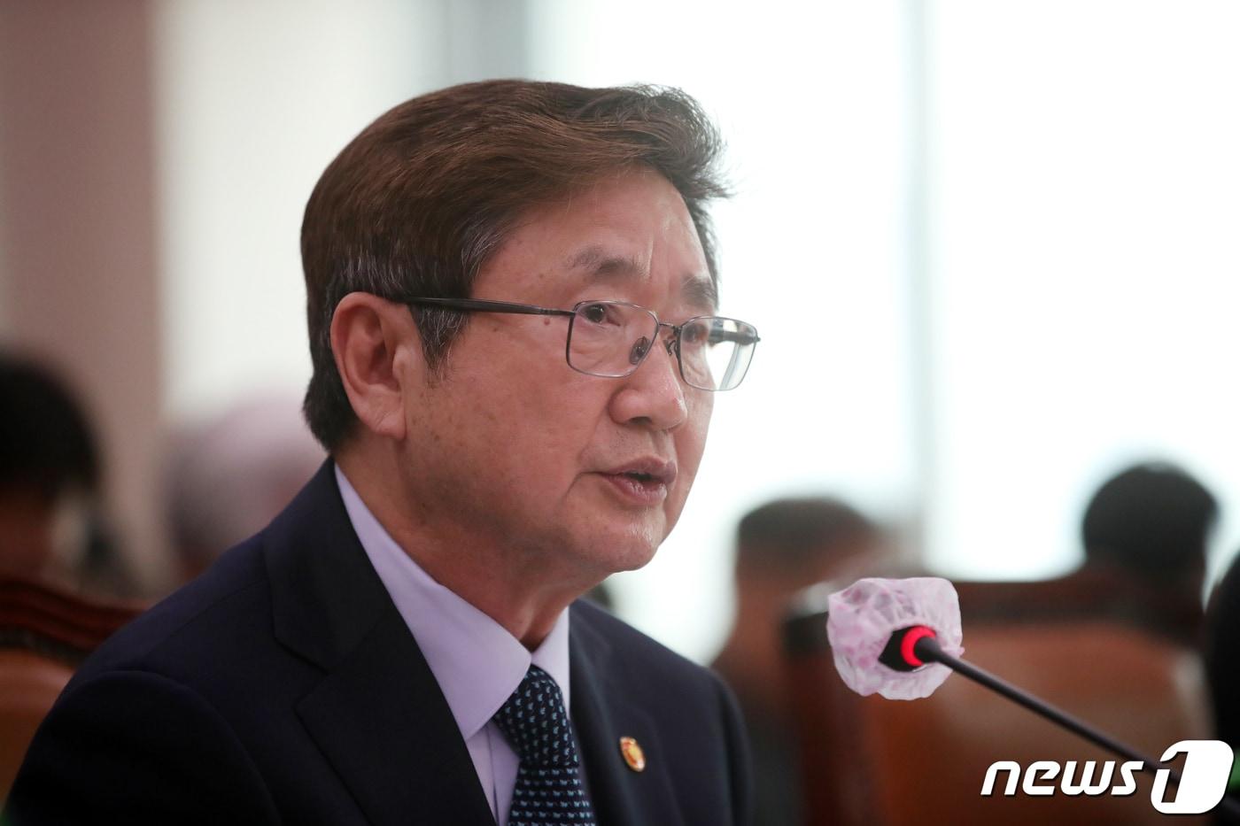 박보균 문화체육관광부 장관이 20일 오후 서울 여의도 국회에서 열린 국회 문화체육관광위원회 전체회의에서 의원들의 질의에 답변하고 있다. 2023.3.20/뉴스1 ⓒ News1 이승배 기자