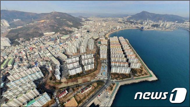 본문 이미지 - 부산 수영구 남천 삼익비치 전경. ⓒ News1 DB