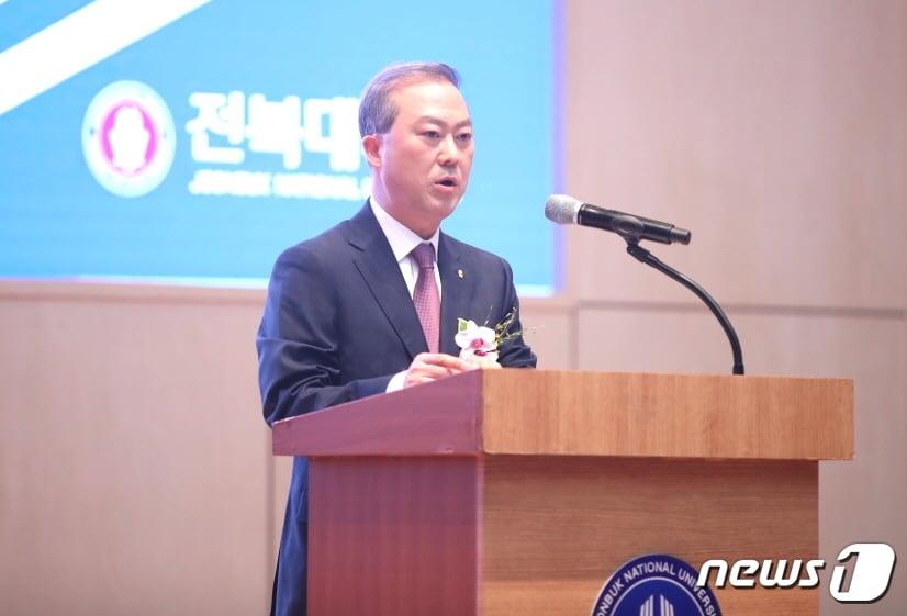 본문 이미지 - 22일 전북대학교 진수당 가인홀에서 양오봉 제19대 전북대학교 총장 취임식이 개최됐다.(전북대 제공)2023.3.22/뉴스1