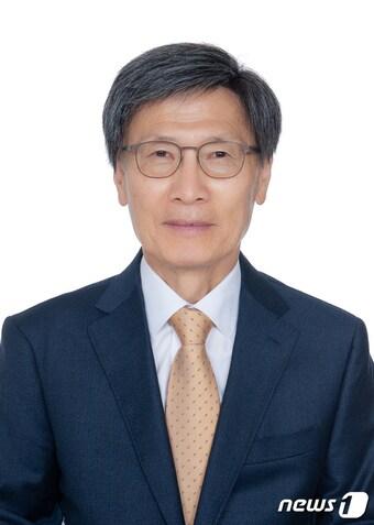 본문 이미지 - 윤영관 신임 아산정책연구원 이사장. (아산정책연구원 제공)