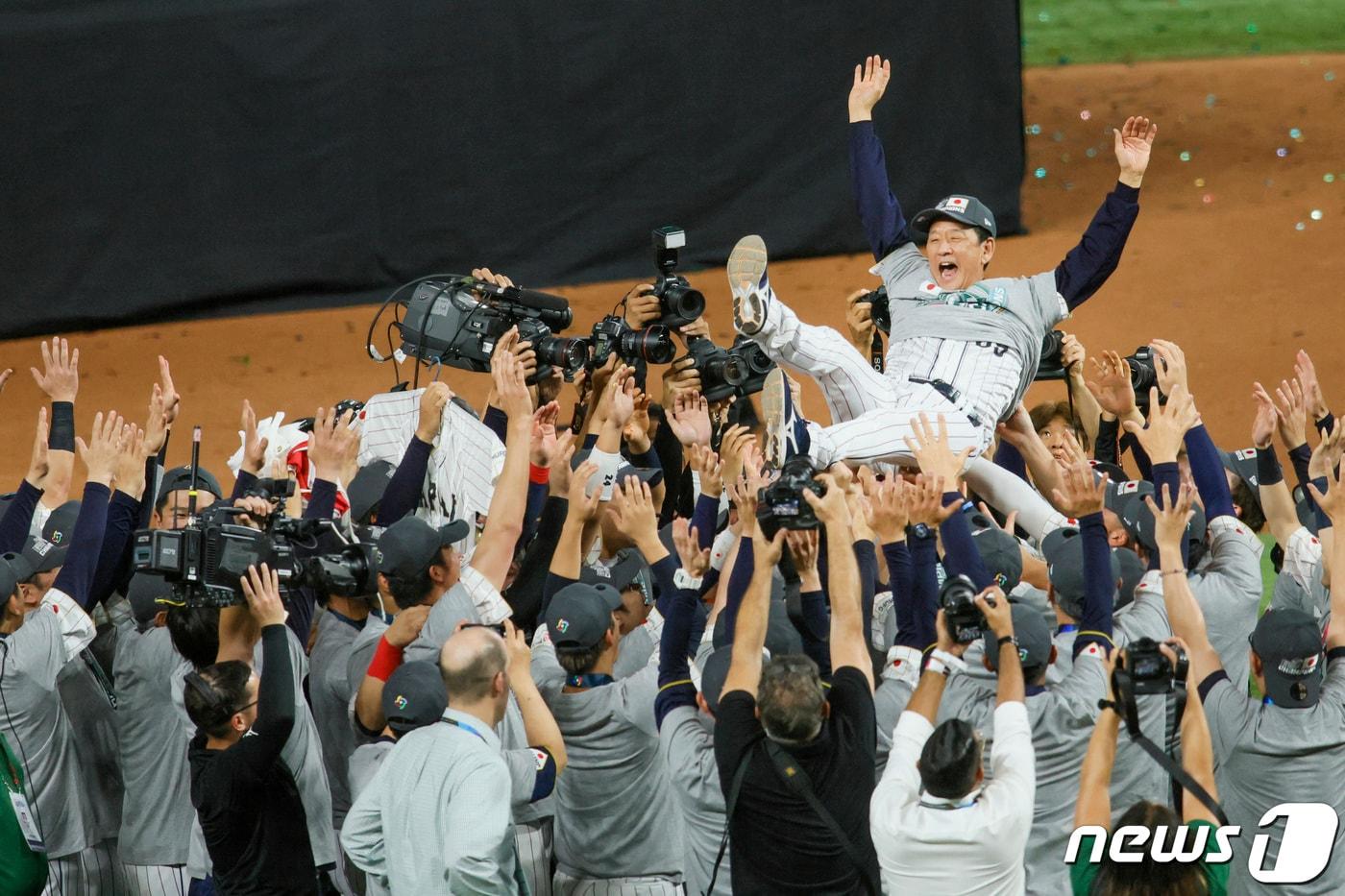 본문 이미지 - 구리야마 히데키 감독은 2023 WBC 우승을 끝으로 일본 야구대표팀 지휘봉을 내려놓았다. ⓒ 로이터=뉴스1