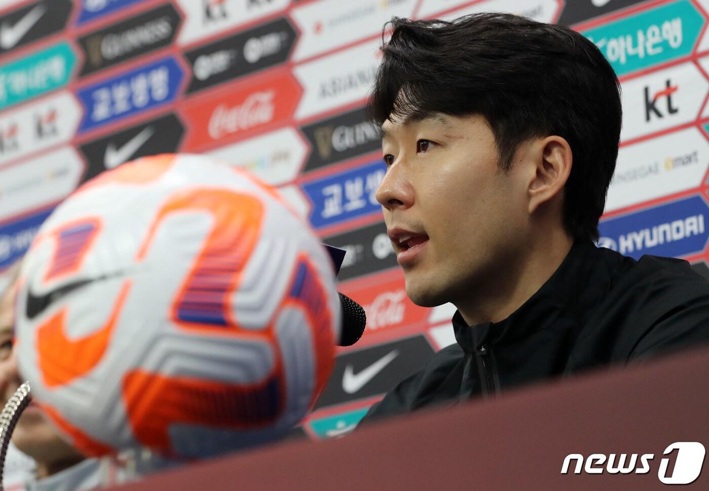 본문 이미지 - 축구대표팀 주장 손흥민이 콜롬비아와의 평가전을 하루 앞둔 23일 오후 울산 문수축구경기장에서 열린 공식 기자회견에서 취재진 질문에 답하고 있다. 2023.3.23/뉴스1 ⓒ News1 이동해 기자