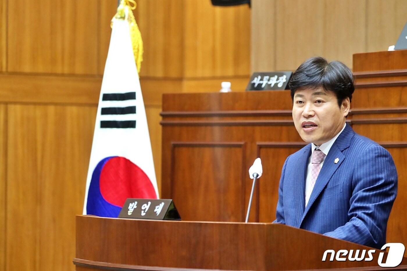 본문 이미지 -  전북 부안군의회 김원진 의원이 "지방소멸대응기금을 폐교 활용방안에 적극 사용해 농촌 인구 감소에 대응하는 등 폐교 활용가치를 높여야 한다"고 주장했다.(부안군의회 제공)2023.3.22/뉴스1