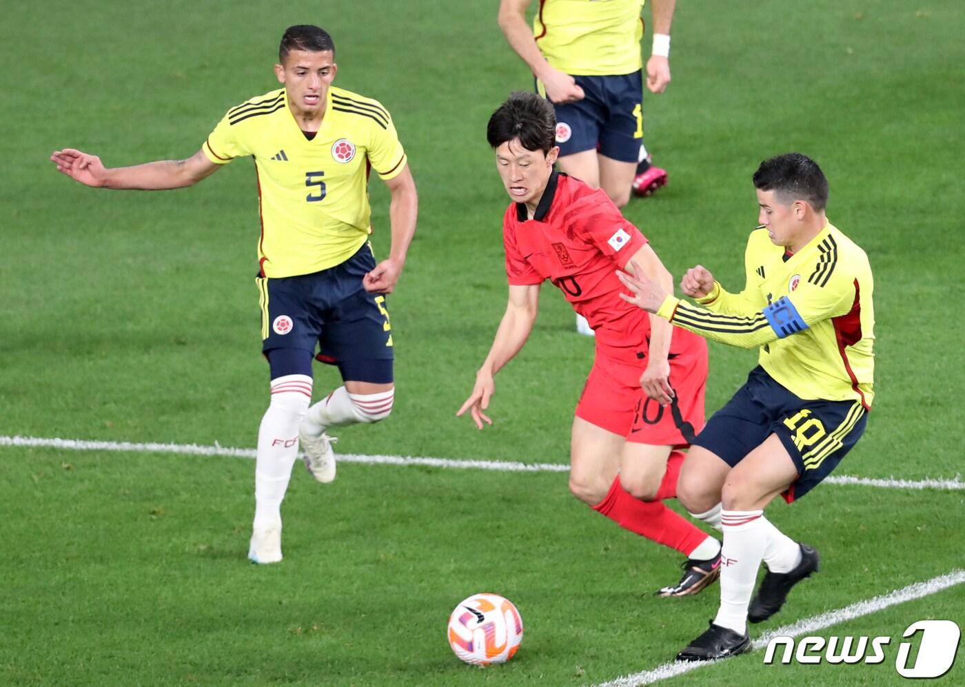 24일 오후 울산 문수축구경기장에서 열린 축구 국가대표 평가전 대한민국과 콜롬비아의 경기 후반전에서 이재성이 드리블을 하고 있다. 2023.3.24/뉴스1 ⓒ News1 조민주 기자