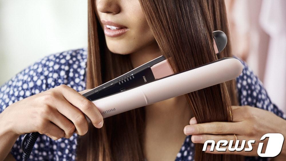 본문 이미지 - 필립스 '케라샤인 어드벤스드 고데기'. (필립스코리아 제공)