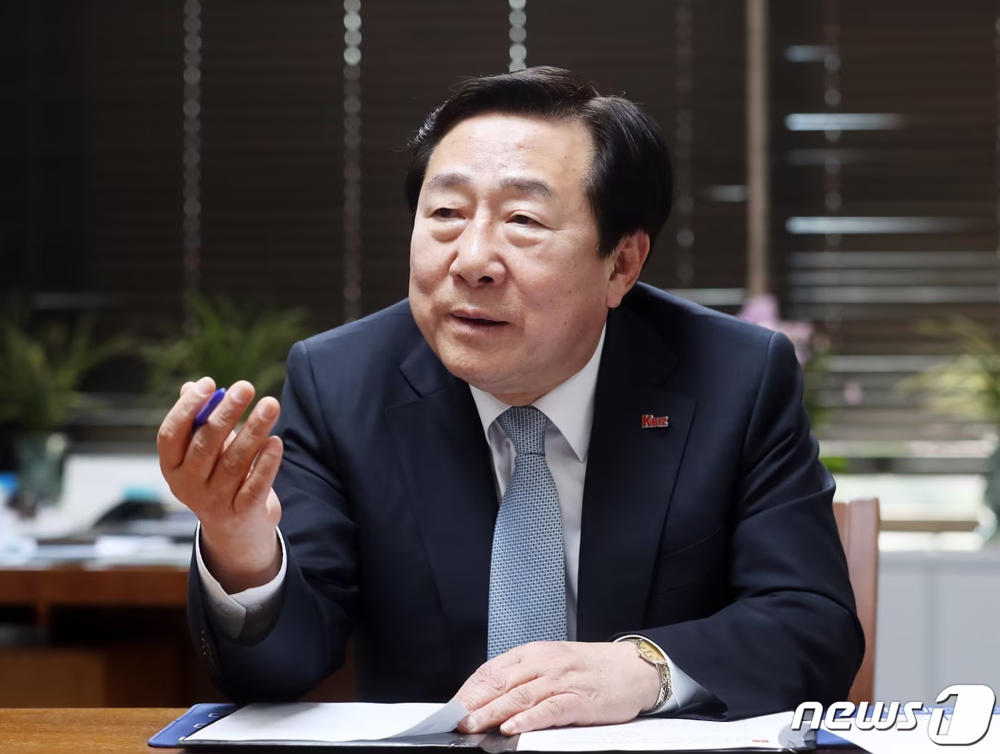 본문 이미지 - 김기문 중소기업중앙회 회장이 27일 서울 영등포구 여의도 중소기업중앙회에서 뉴스1과 인터뷰를 하고 있다. 2023.3.27/뉴스1 ⓒ News1 송원영 기자
