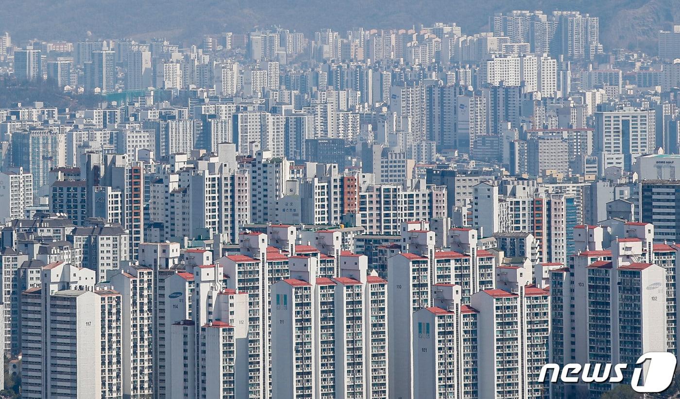 27일 서울 중구 남산에서 바라본 아파트 모습. 2023.3.27/뉴스1 ⓒ News1 김도우 기자
