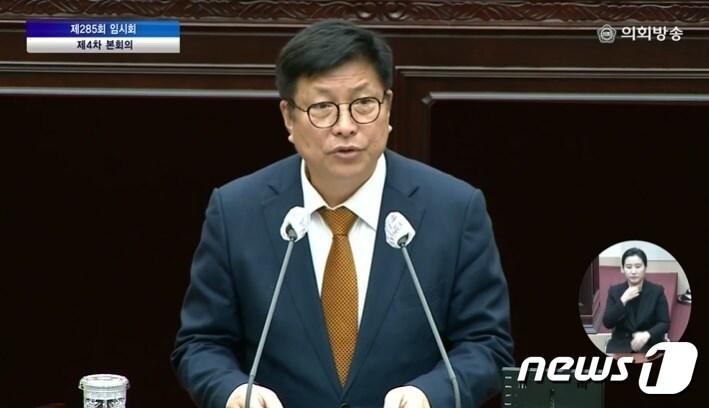 본문 이미지 - 27일 오전 10시 제285회 임시회 제4차 본회의장에서 김용희 국민의힘(연수구 제2선거구) 시의원이 '학교폭력의 적극적인 예방과 피해자의 인권보호' 주제로 질의한 질문에 도성훈 교육감이 답변하고 있다.2023.3.27/뉴스1 ⓒ News1 박아론 기자