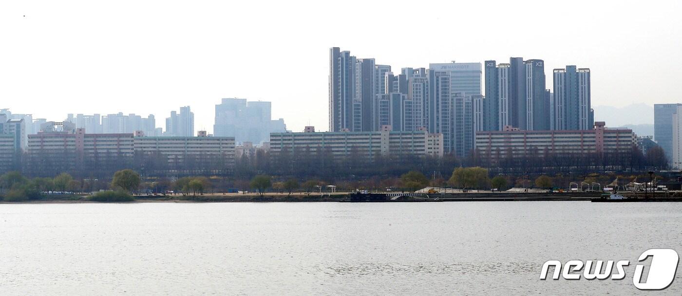 본문 이미지 - 서울 서초구 반포동 일대 아파트들.(자료사진) 2023.3.28/뉴스1 ⓒ News1 박세연 기자