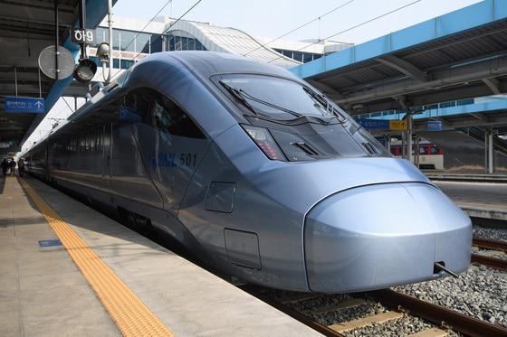 본문 이미지 - EMU-320(코레일 제공)