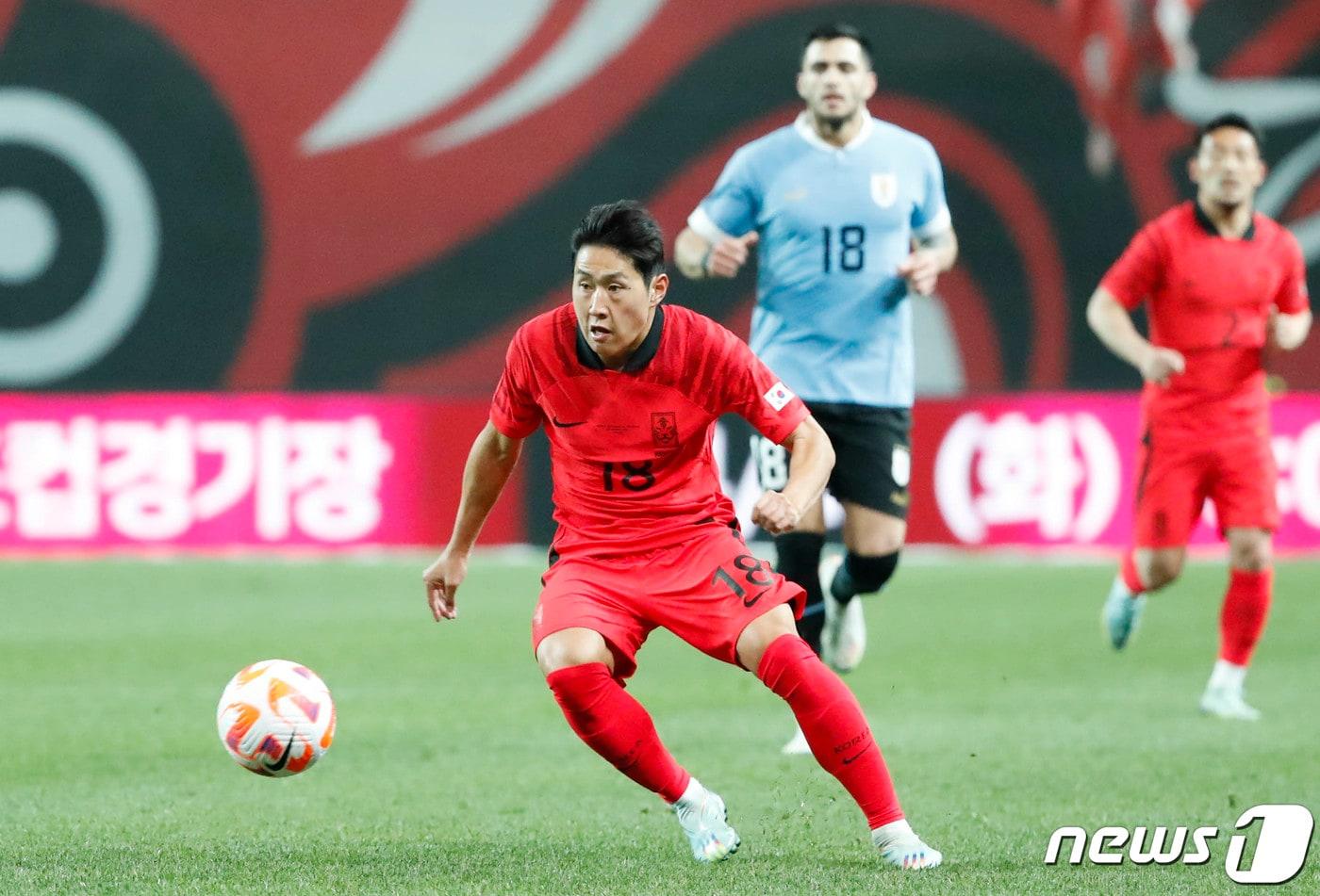 이강인이 28일 오후 서울 상암월드컵경기장에서 열린 축구 국가대표 평가전 대한민국과 우루과이 경기에서 공격을 하고 있다. 2023.3.28/뉴스1 ⓒ News1 김도우 기자