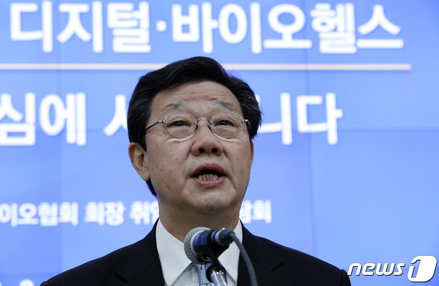 본문 이미지 - 노연홍 한국제약바이오협회 회장이 29일 오전 서울 서초구 방배동 한국제약바이오협회 대강당에서 취임 기자간담회를 하고 있다. 2023.3.29 ⓒ 뉴스1 박정호 기자