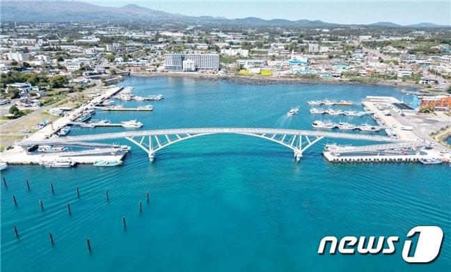 본문 이미지 -  제주특별자치도는 국가어항인 제주 서귀포시 남원읍 위미항에 새로운 수변트레킹코스인 'WE·ME way(위미웨이)'를 조성했다고 29일 밝혔다. 위미항 조감도.(제주도청 제공/뉴스1