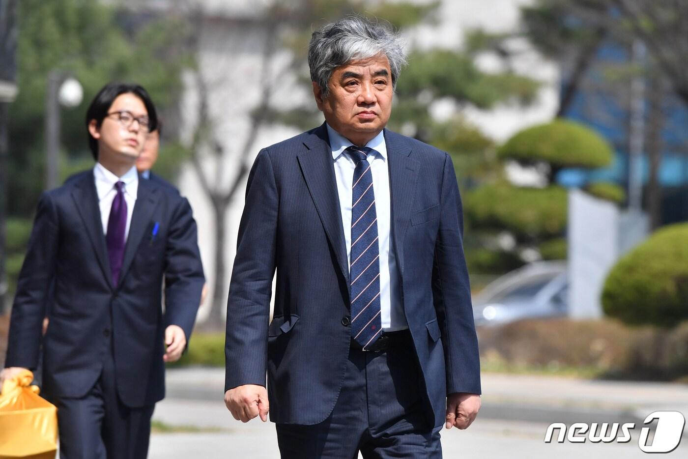 종합편성채널 TV조선 재승인 과정에서 점수를 고의로 낮추는 데 관여한 혐의를 받는 한상혁 방송통신위원장이 29일 구속 전 피의자심문(영장실질심사)을 위해 서울 도봉구 서울북부지방법원에 출석하고 있다. (공동취재) 2023.3.29/뉴스1 ⓒ News1 황기선 기자