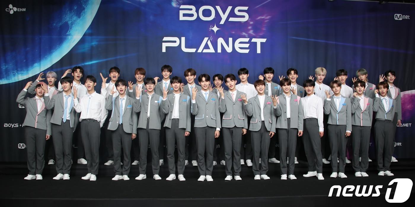 29일 서울 CJ E&M CENTER 에서 열린 Mnet ‘보이즈 플래닛’ 생존자 신고식에서 연습생들이 포즈를 취하고 있다. 2023.3.29/뉴스1 ⓒ News1 권현진 기자
