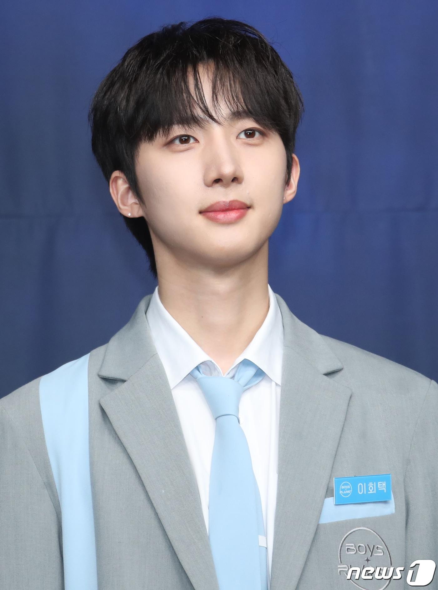 본문 이미지 - 연습생 이회택이 29일 서울 CJ E&M CENTER 에서 열린 Mnet ‘보이즈 플래닛’ 생존자 신고식에서 포즈를 취하고 있다. 2023.3.29/뉴스1 ⓒ News1 권현진 기자