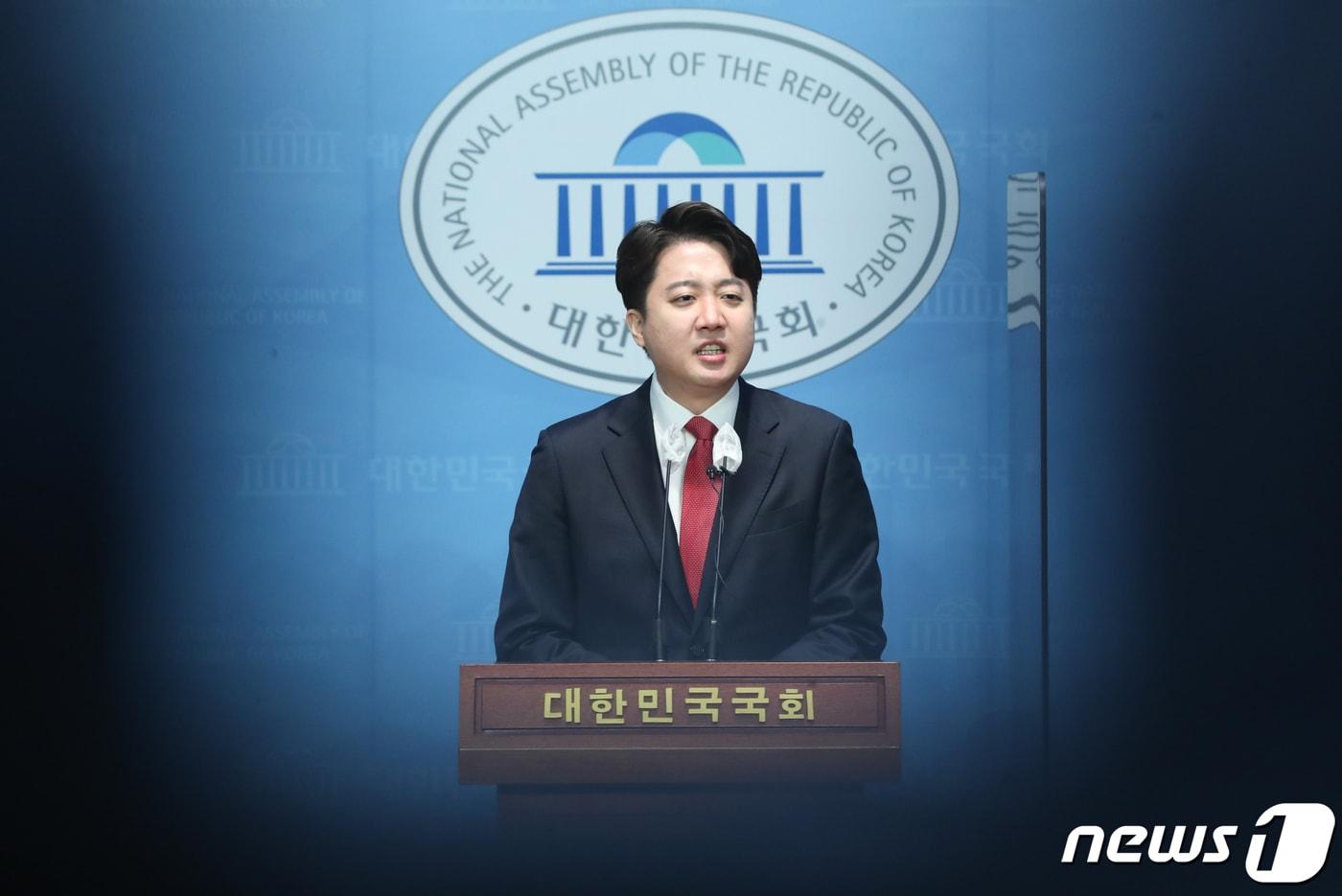 이준석 전 국민의힘 대표가 지난 3일 서울 여의도 국회 소통관에서 3·8 전당대회 관련 기자회견을 하고 있다. 2023.3.3/뉴스1 ⓒ News1 허경 기자