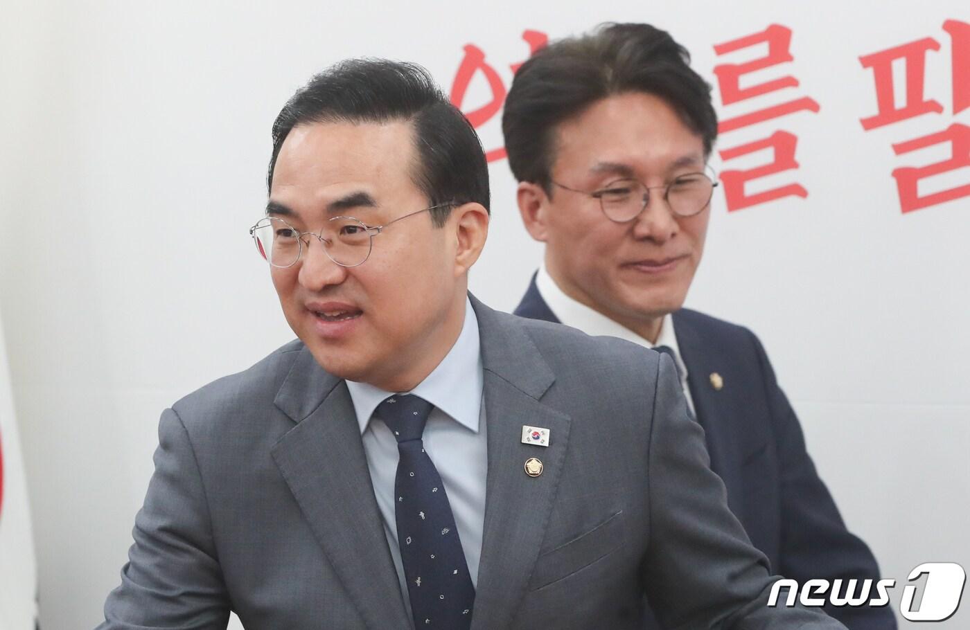 박홍근 더불어민주당 원내대표와 김민석 정책위의장이 30일 서울 여의도 국회에서 열린 정책조정회의에 참석하고 있다./뉴스1 ⓒ News1 허경 기자