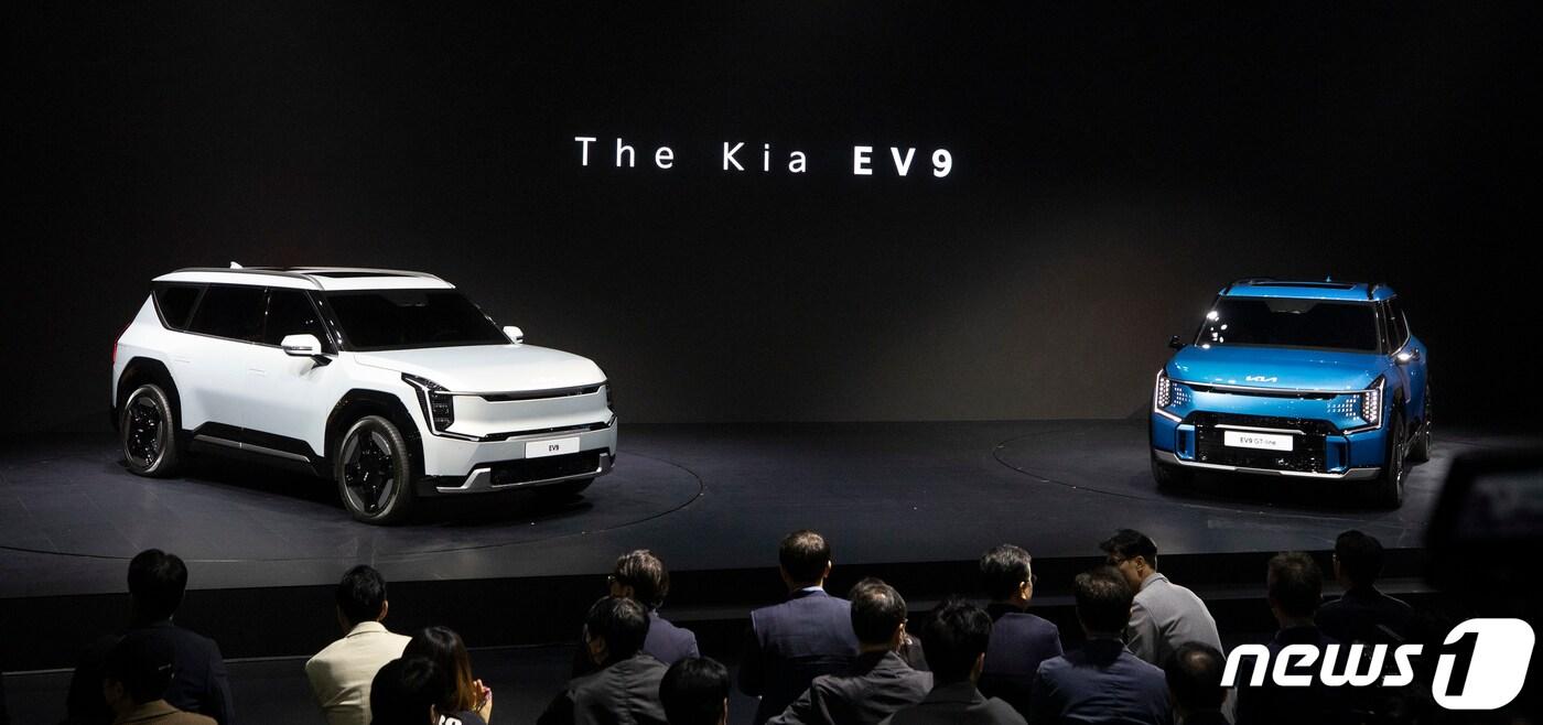 30일 경기도 고양시 킨텍스에서 열린 '2023 서울모빌리티쇼에서 기아자동차의 EV9 차량이 공개되고 있다. 2023.3.30/뉴스1 ⓒ News1 이승배 기자