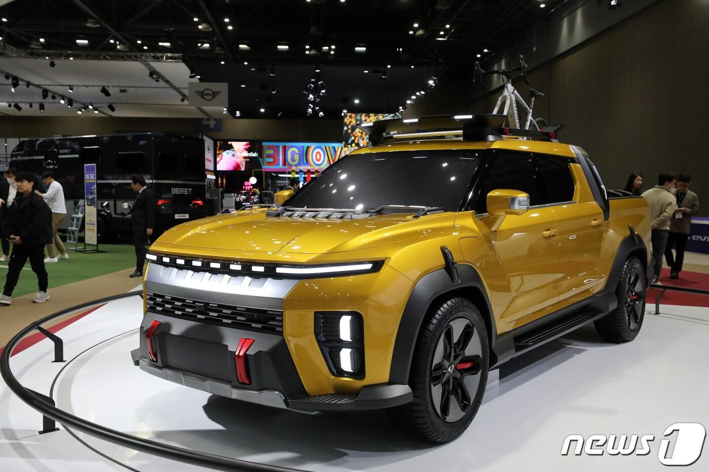 본문 이미지 - 지난3월 30일 경기도 고양시 킨텍스에서 열린 '2023 서울모빌리티쇼에 KG모빌리티 콘셉트 차량 O100이 전시돼 있다. 2023.3.30/뉴스1 ⓒ News1 이승배 기자