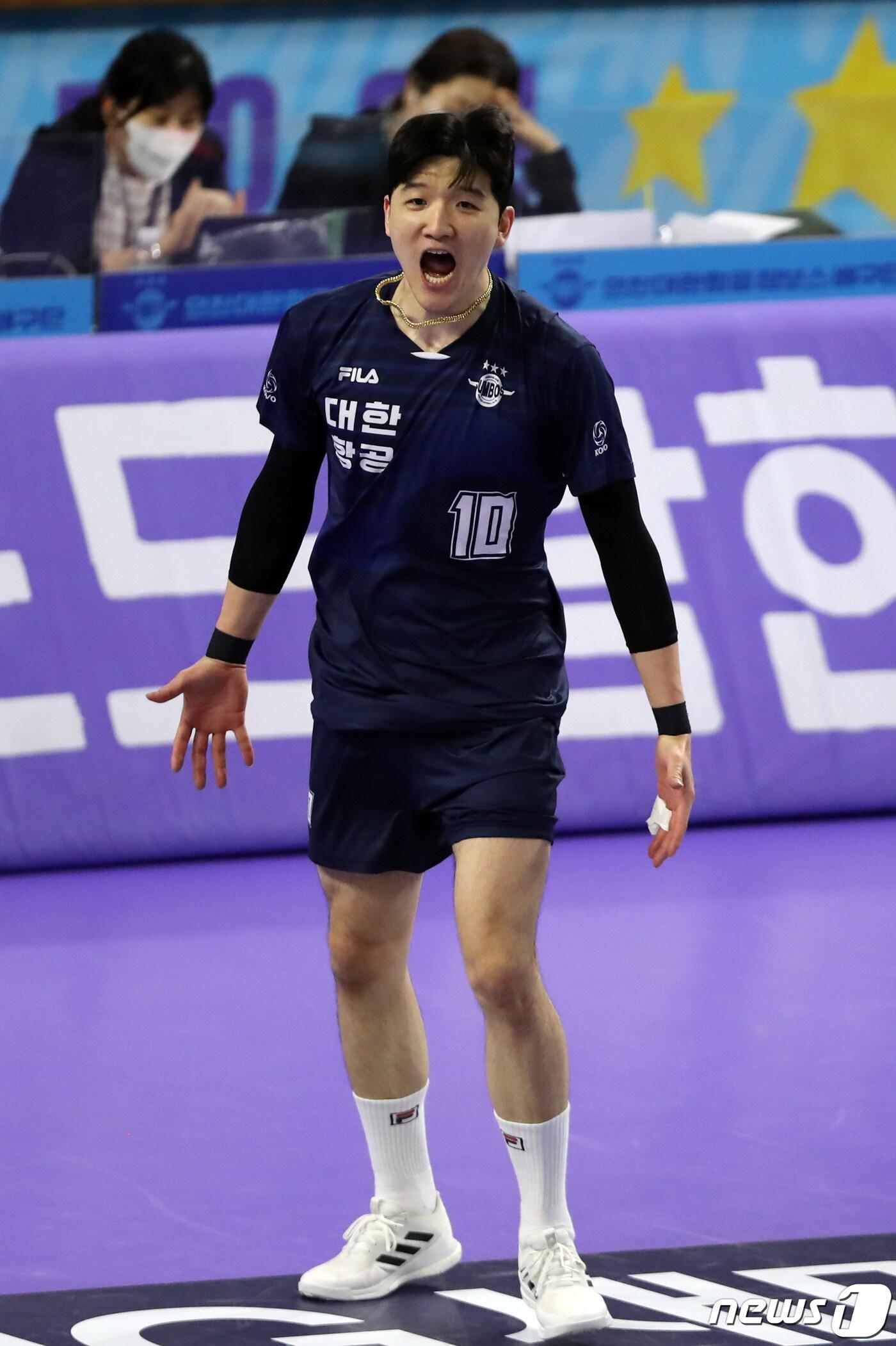 본문 이미지 - 30일 오후 인천 계양체육관에서 열린 프로배구 도드람 2022-2023 V리그 챔피언결정전 1차전 남자부 대한항공과 현대캐피탈의 경기에서 득점에 성공한 대한항공 정지석이 기뻐하고 있다. 2023.3.30/뉴스1 ⓒ News1 황기선 기자