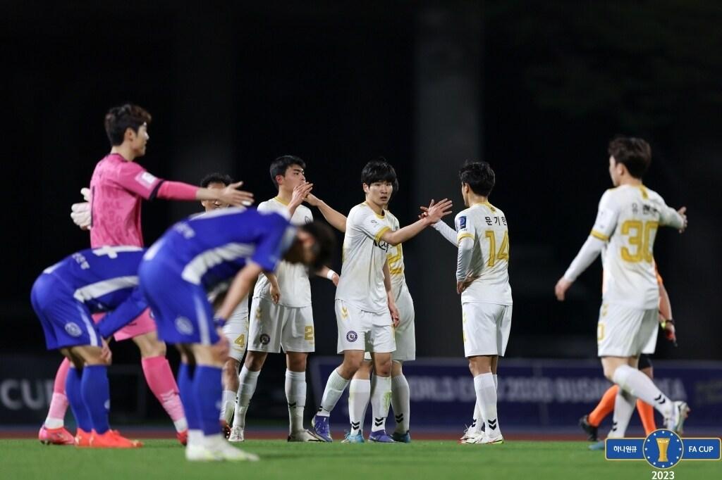본문 이미지 - FA컵 3라운드에 오른 당진시민축구단(대한축구협회 제공)