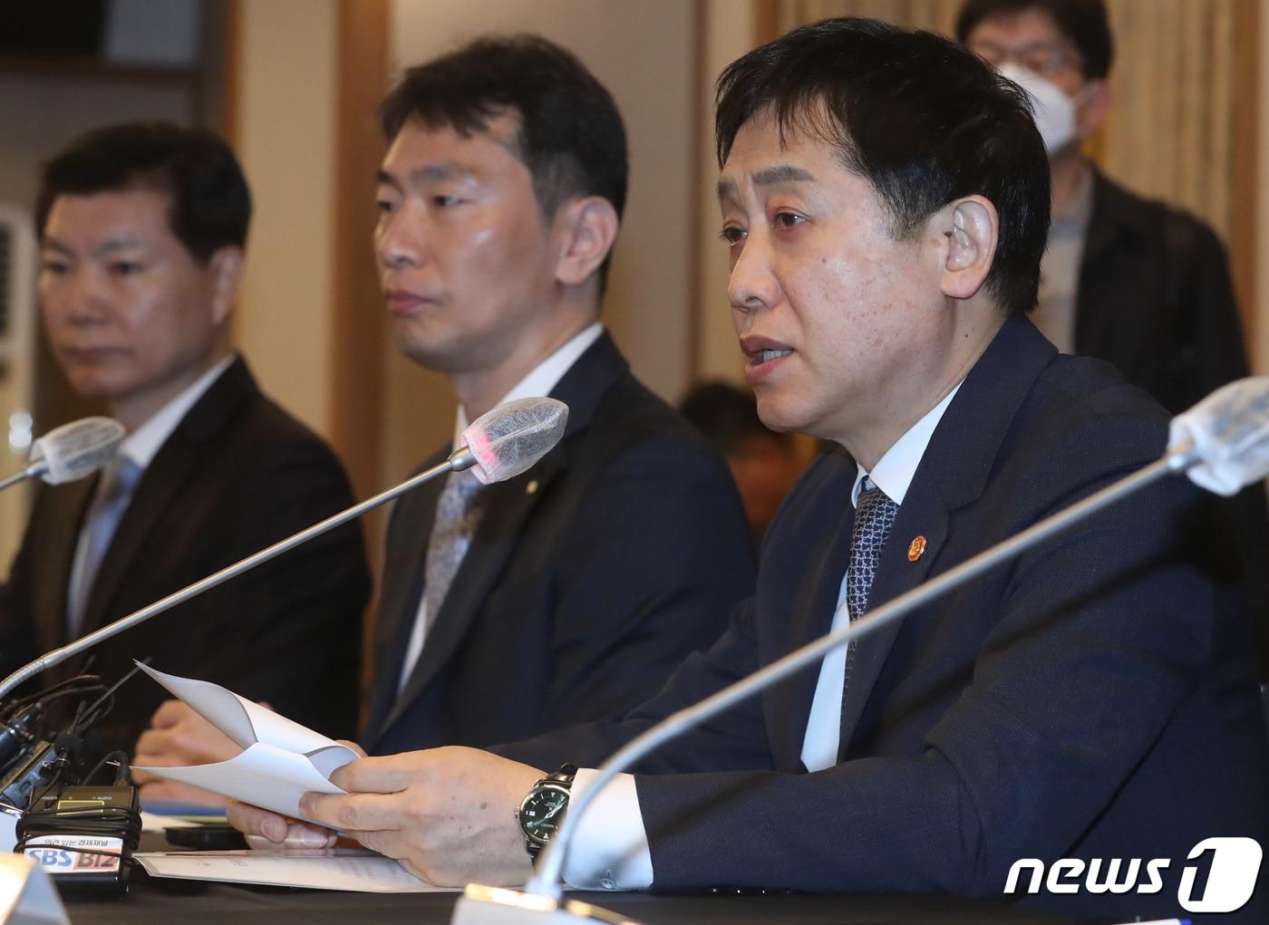 본문 이미지 - 김주현 금융위원장이 31일 오전 서울 중구 프레스센터에서 열린 금융지주회장 간담회에서 발언을 하고 있다. 2023.3.31/뉴스1 ⓒ News1 송원영 기자