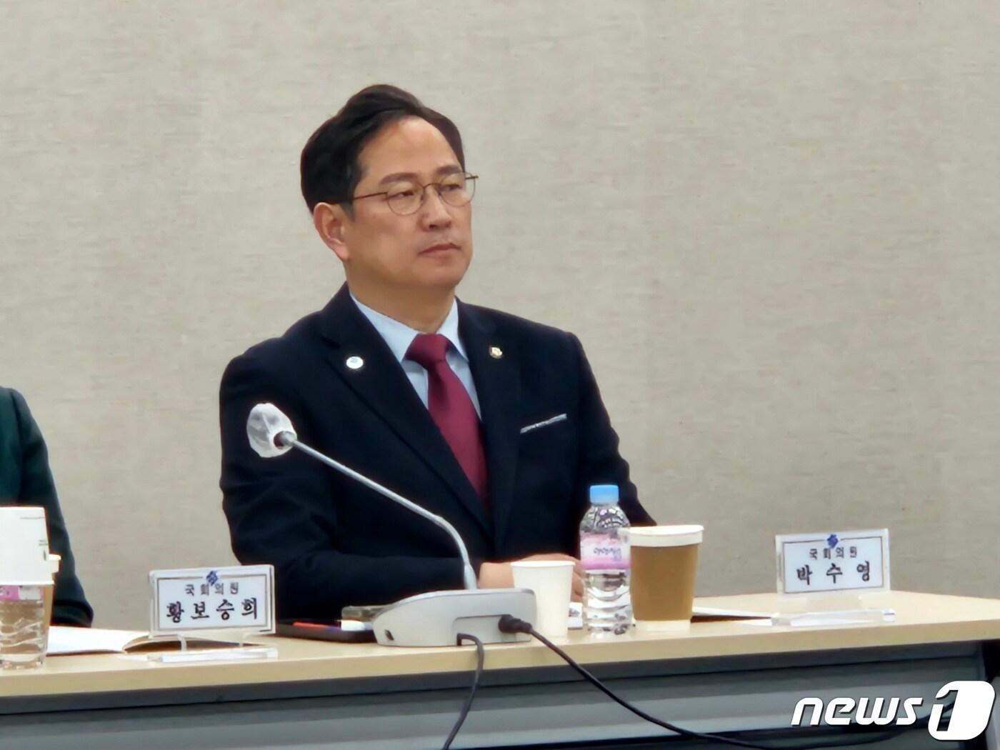 본문 이미지 - 박수영 국민의힘 의원이 31일 부산시의회에서 열린 ‘2030부산세계박람회 유치를 위한 국민의힘·부산광역시 연석회의’에서 발언하고 있다.2023.3.31/뉴스1 ⓒ News1 강승우 기자