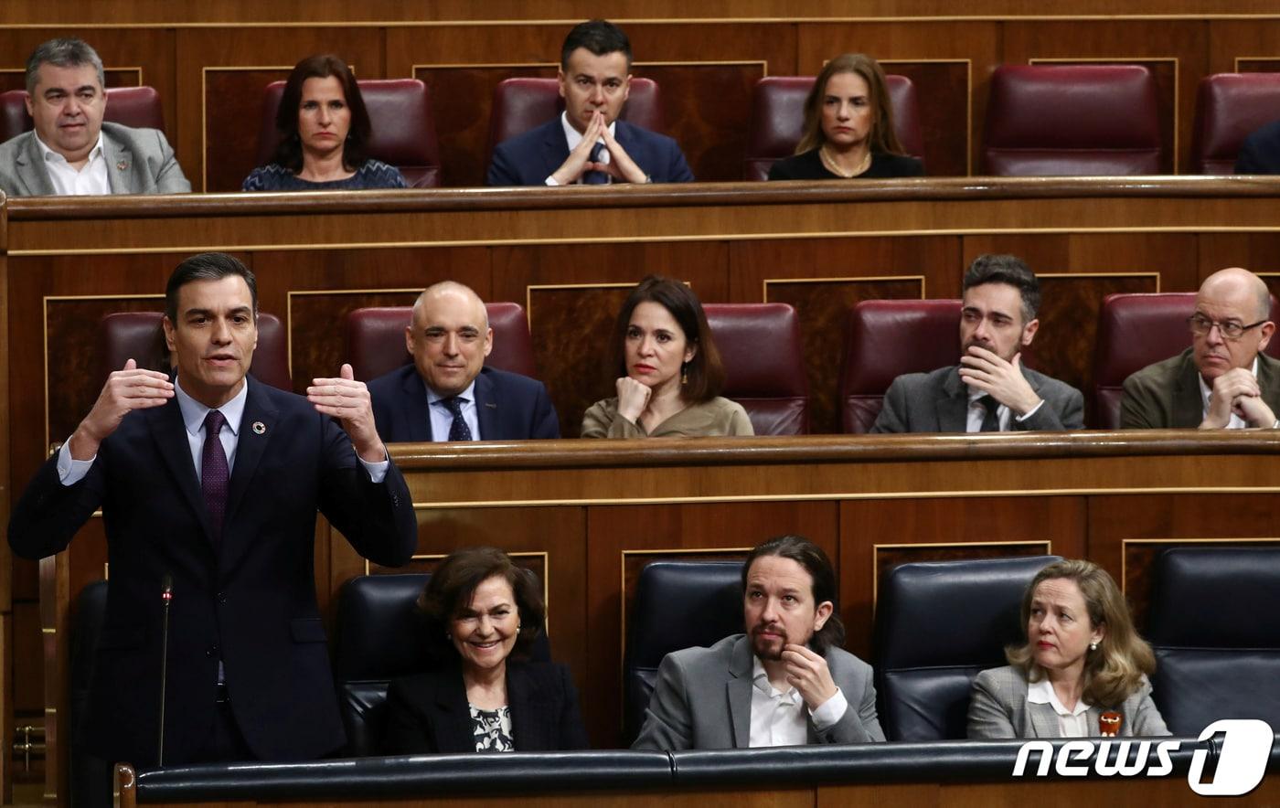 본문 이미지 - 2020년 2월12일(현지시간) 페드로 산체스 스페인 총리가 스페인 마드리드 의회에서 열린 각료회의에서 연설하고 있다. 20.02.12 ⓒ 로이터=뉴스1 ⓒ News1 김예슬 기자