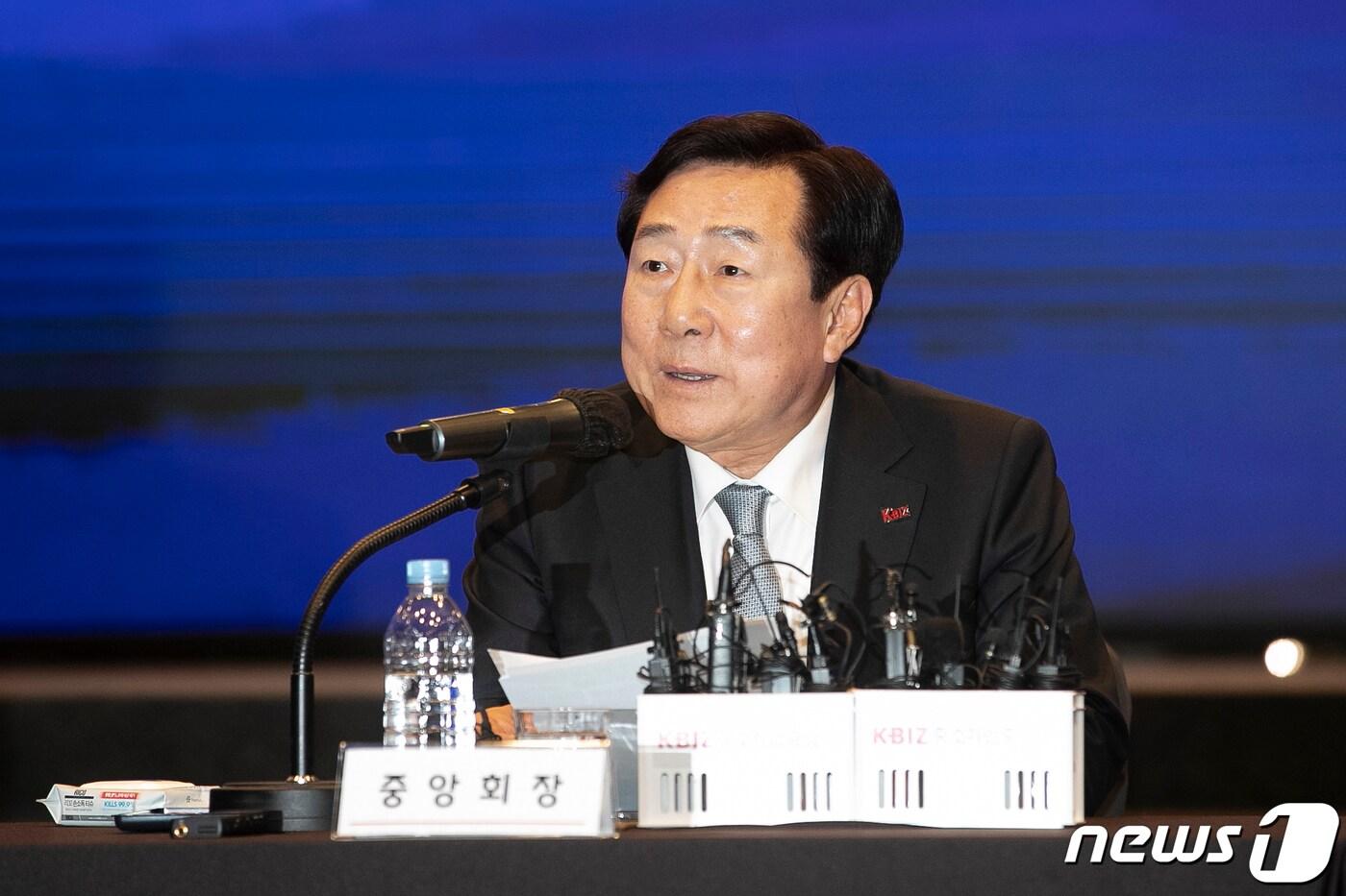 본문 이미지 - 김기문 중소기업중앙회장이 6일 오전 서울 여의도 중소기업중앙회에서 열린 기자간담회에서 인사말하고 있다. 2023.3.6/뉴스1 ⓒ News1 이승배 기자