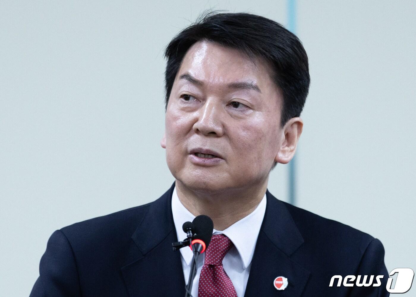 본문 이미지 - 안철수 국민의힘 당대표 후보가 6일 오전 서울 여의도 국회 의원회관에서 긴급 기자회견을 하고 있다. 2023.3.6/뉴스1 ⓒ News1 이재명 기자