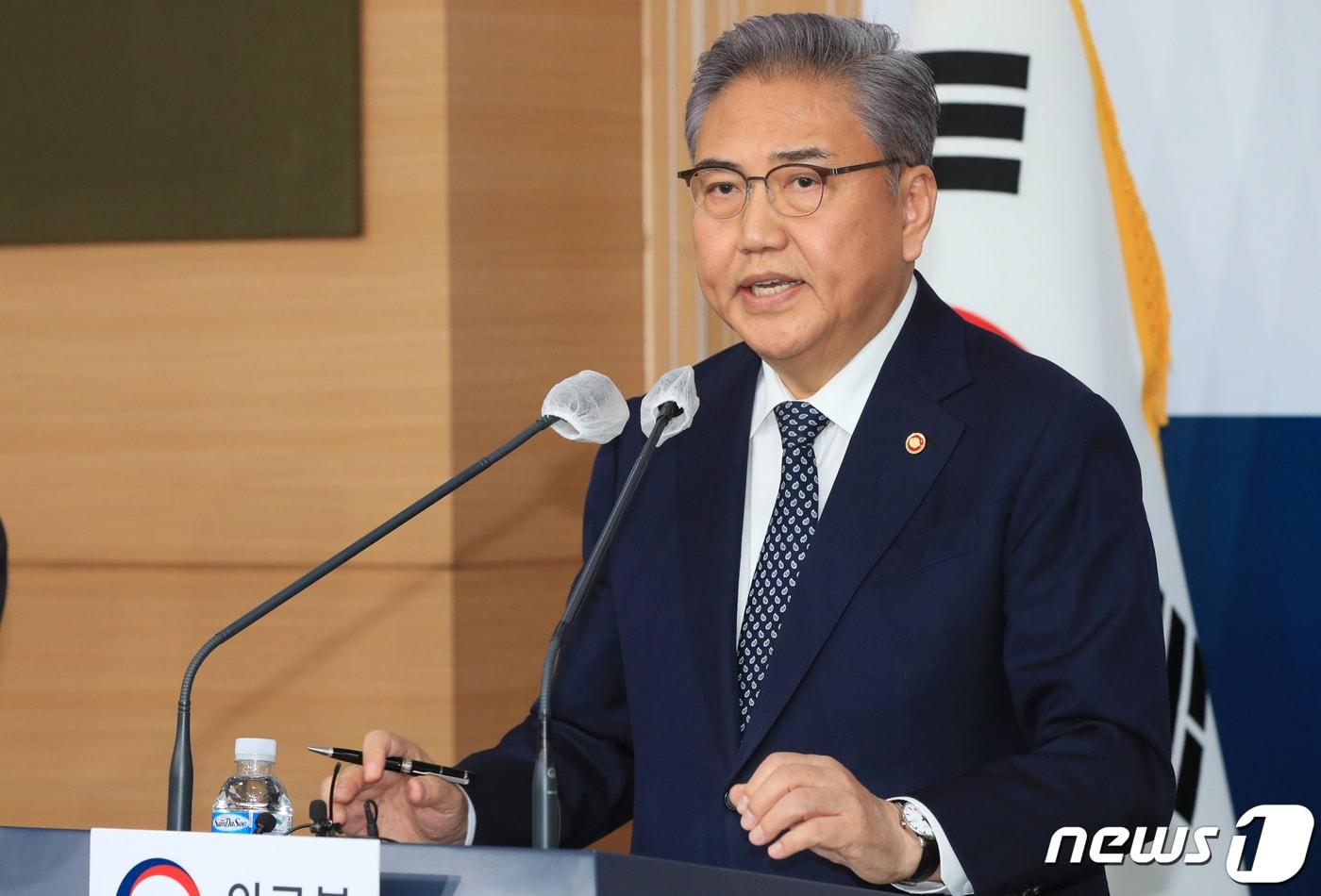 본문 이미지 - 박진 외교부 장관이 6일 오전 서울 종로구 외교부에서 일제 강제징용 피해배상 해법 정부입장 발표를 하고 있다. (공동취재) 2023.03.06/뉴스1 ⓒ News1 김명섭 기자