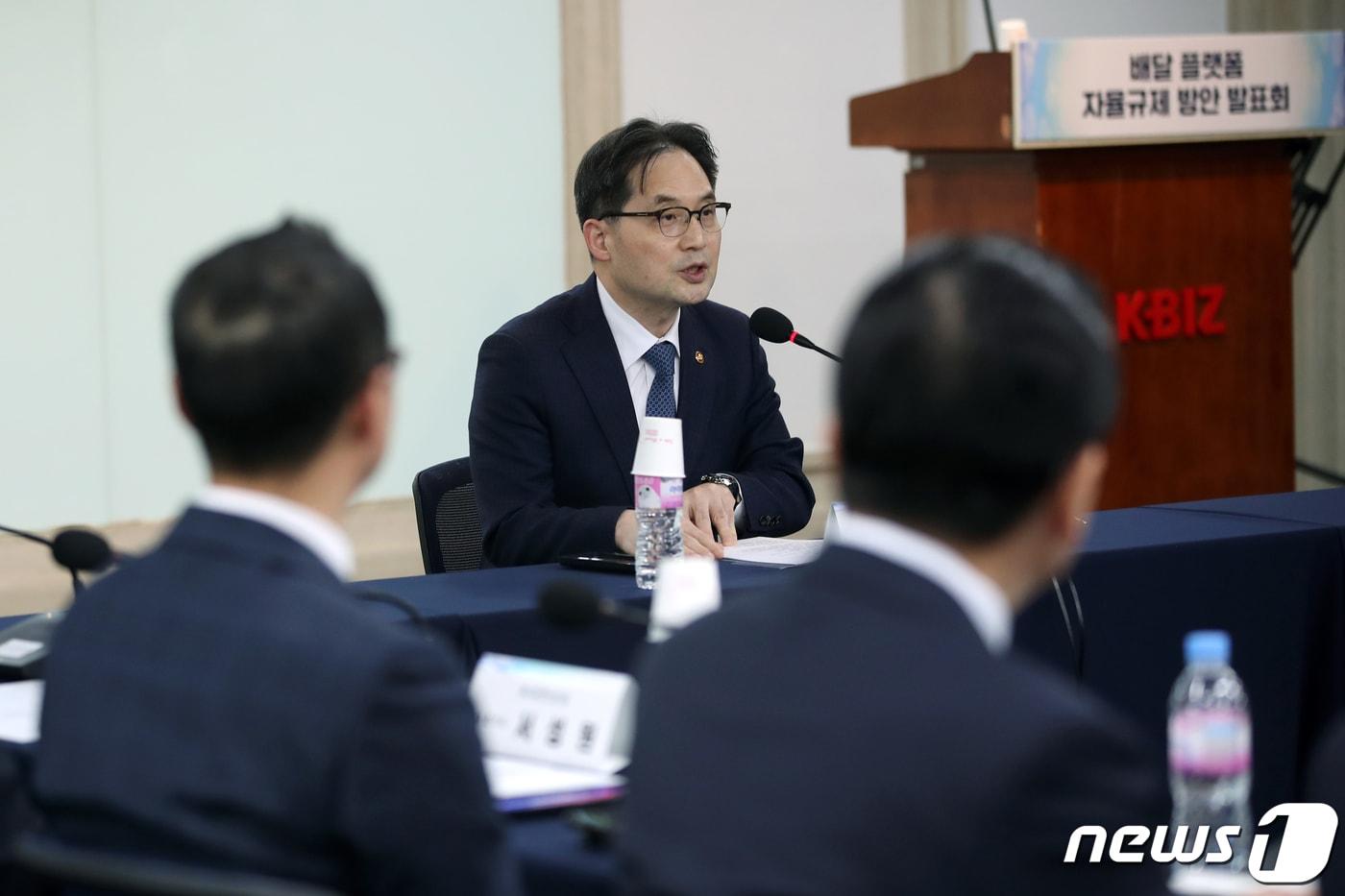 본문 이미지 - 한기정 공정거래위원장이 6일 오후 서울 여의도 중소기업중앙회에서 열린 배달 플랫폼 자율규제방안 발표회에서 모두발언하고 있다. 2023.3.6/뉴스1 ⓒ News1 이승배 기자