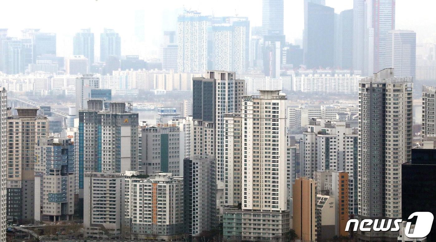  서울 중구 남산에서 바라본 아파트 모습. 2023.3.7/뉴스1 ⓒ News1 임세영 기자