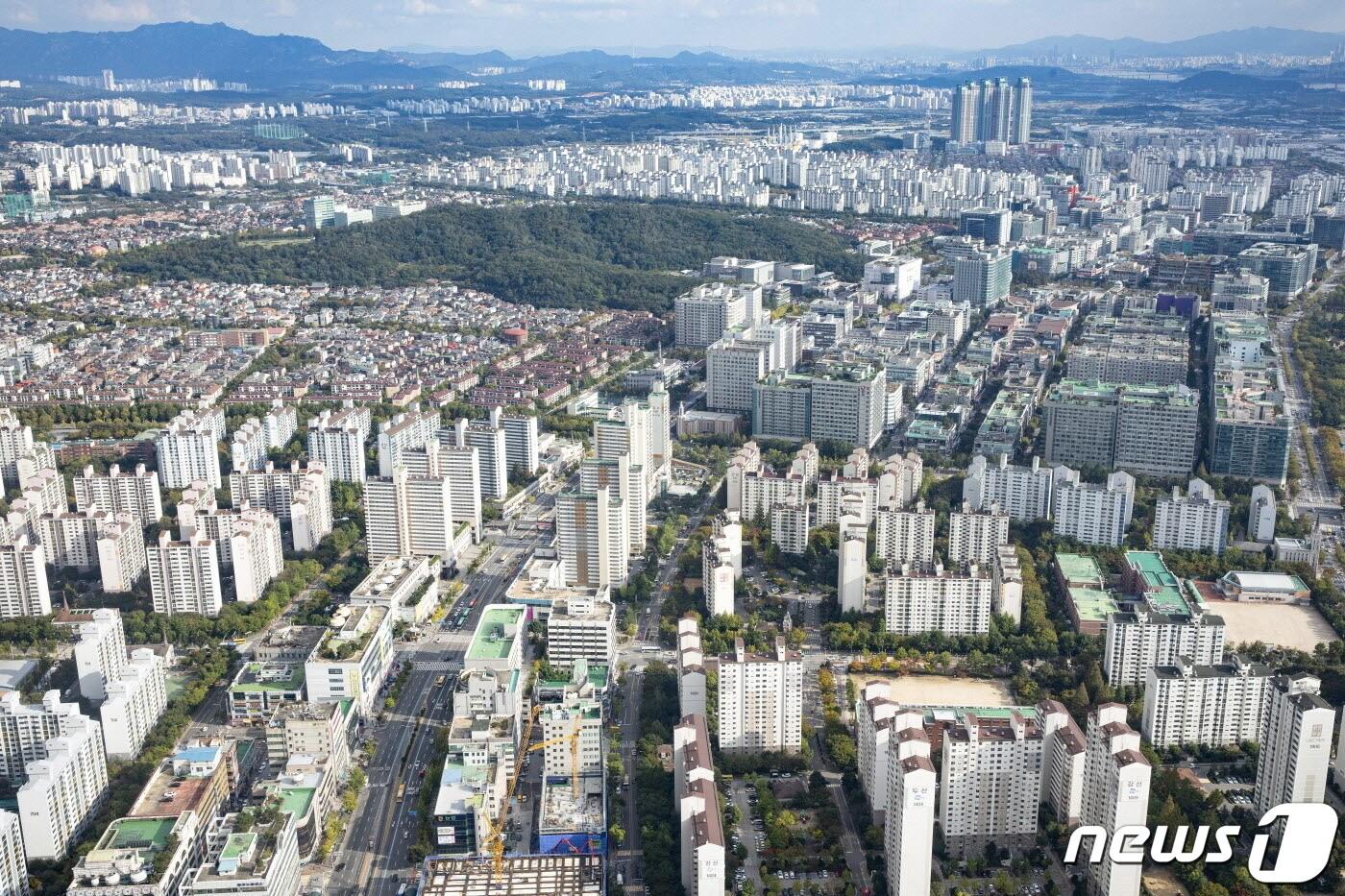 본문 이미지 - 일산신도시 전경. 일산동구의 경우 오피스텔 주거 비중이 16%로 전국 평균(3%)을 크게 상회하는 것으로 나타났다. /뉴스1 DB