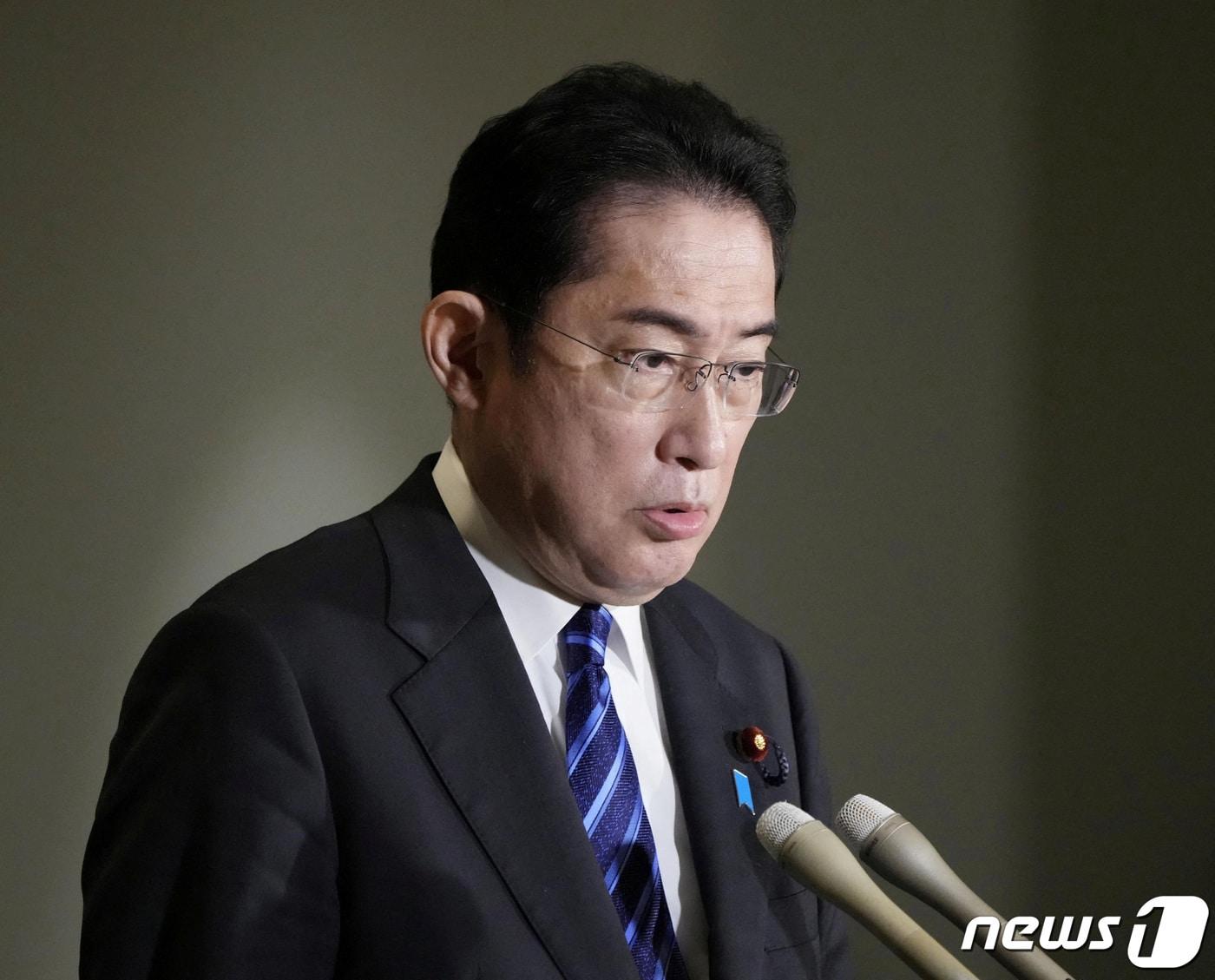 본문 이미지 - 기시다 후미오 일본 총리가 6일 (현지시간) 도쿄에서 기자들의 질문에 답하고 있다. ⓒ 로이터=뉴스1 ⓒ News1 우동명 기자