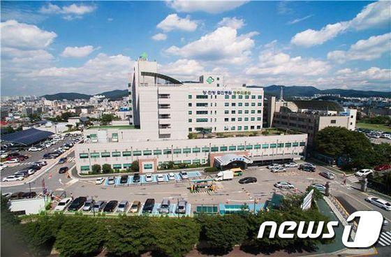 본문 이미지 - 7일 충북 청주·충주의료원 일부 과목 장기 휴진이 이어지면서 의대 정원을 확대해야 한다는 의견이 의료원 관계자 사이에서 나오고 있다. 사진은 청주의료원.(자료사진)2023.3.7/뉴스1