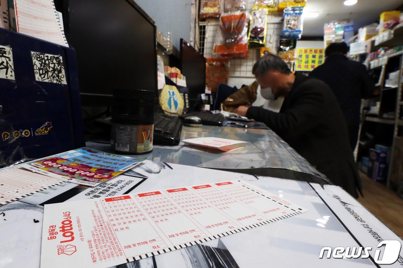  서울 동대문구의 복권판매점. ⓒ News1 황기선 기자